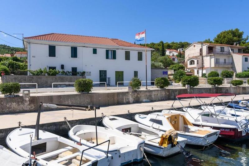 Maribela Apartment Trogir Bagian luar foto