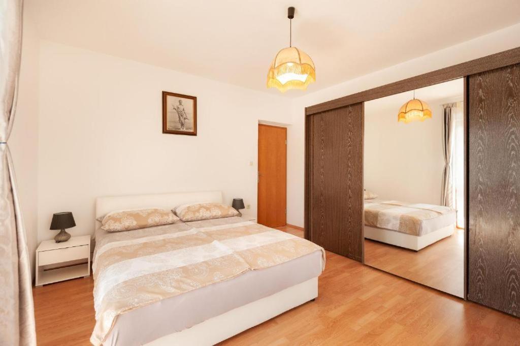 Maribela Apartment Trogir Bagian luar foto