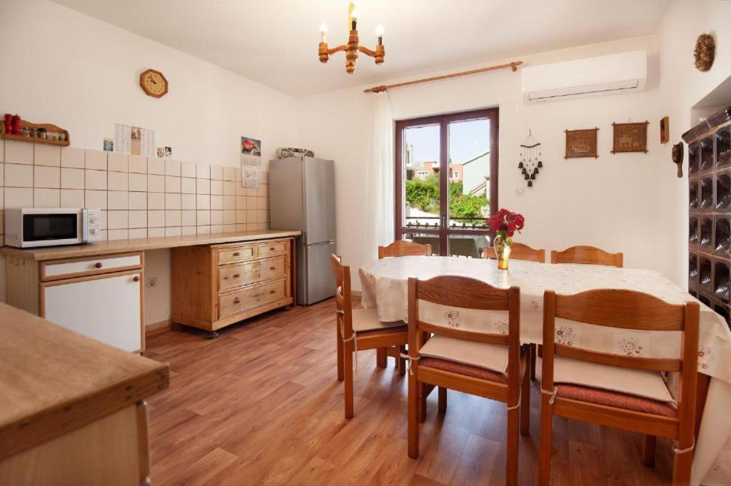 Maribela Apartment Trogir Bagian luar foto